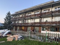 Обиск в дом за възрастни в Говедарци, свързан с "къщите на ужасите" (СНИМКИ)