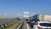Километрично задръстване на входа на София откъм магистрала "Хемус" заради катастрофа