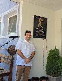 Откриха барелеф на Норайр Нурикян в Сливен