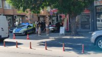 Автомобил се вряза в магазин в Пловдив