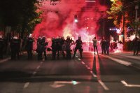 Антиправителственият протест в Белград: Сблъсъци с полицията, сълзотворен газ и арести