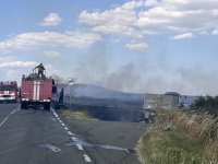 Локализиран е пожарът край Карнобат, няма опасност за населеното място