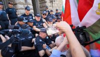 Напрежение пред парламента по време на протеста против еврото (СНИМКИ и ВИДЕО)