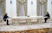 Телефонна дипломация: Макрон призова за мир, Путин обвини Запада за войната