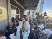 Протест на БОЕЦ доведе до напрежение пред сградата на Антикорупционната комисия