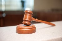 Правен абсурд: Различни решения на съда за родителски права на дете