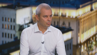 Костадин Костадинов за разнопосочните позиции на ПП-ДБ за КПК: Това е тотална политическа шизофрения