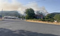 Евакуиран е старчески дом заради голям пожар край поморийското село Горица