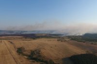 Продължава гасенето на пожара в село Мелница