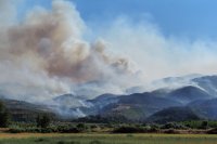 България под огнена обсада - големият пожар над Струмяни продължава да гори