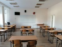 Религия, по-малко чужди езици и без телефони: Обсъждат промените в училищните програми