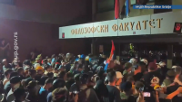 Сблъсъци в Нови Сад: Студенти блокират Философския факултет