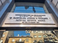 С писма и обаждане по телефона НАП напомня на граждани да декларират доходите си