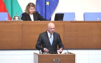 Изслушаха премиера Желязков заради проблема със самолета на Фон дер Лайен