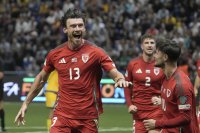 Уелс спечели гостуването си на Казахстан с гол на Кийфър Мур