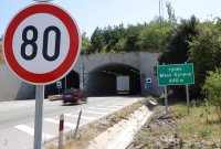 Боядисват стените на тунел "Мало Бучино" на "Струма" в нощта срещу сряда