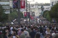 Шествие на сръбски ученици в памет на загиналите в Нови Сад