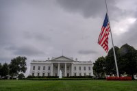 "Мрачен момент за Америка": Стрелецът, убил Чарли Кърк, още се издирва