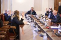 Заседание на временната комисия за проблемите с райския газ и наркотиците в парламента