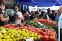 Цените на храните: За втора седмица потребителската кошница остава 98 лева