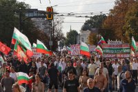 Недоволни се събраха на антиправителствени протести срещу еврото в София, Варна и Русе