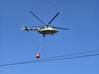 Втори хеликоптер "Кугър" се включи в гасенето на пожара в Рила