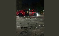Кола се вряза в жилищен вход в Асеновград тази нощ (СНИМКИ)