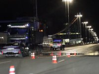Мъж е в болница след катастрофата между кола и камион на "Цариградско шосе"