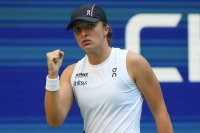 Швьонтек потегли успешно на турнира WTA 500 в Сеул