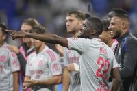 Лион временно се изравни с ПСЖ на върха в Лига 1