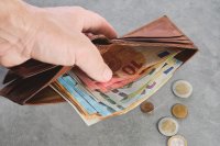  АИКБ критикува предложението за увеличаване на минималната работна заплата за 2026 г.