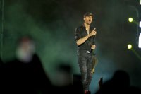 Енрике Иглесиас пя пред хиляди фенове на стадион "Васил Левски" (СНИМКИ)