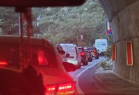 Натоварен трафик в цялата страна за поредицата почивни дни