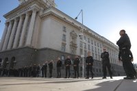 Полицай почина в центъра на София