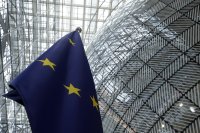 "Обнови Европа" искат ЕК да спре плащанията по ПВУ към България