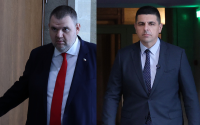 Ивайло Мирчев и Делян Пеевски си размениха задочно остри реплики