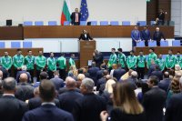 Депутатите на крака за световните вицешампиони по волейбол