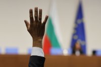 "Кои коли му взимаме на Радев?": Законът за НСО скара депутатите (ОБЗОР)