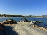 Започна дългоочакваното брегоукрепване на плажа в Ахтопол