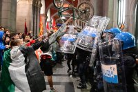 Сблъсъци между протестиращи и полиция в Италия (СНИМКИ)