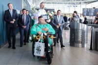 Световният шампион по лека атлетика за хора с увреждания Ружди Ружди беше посрещнат с аплодисменти в София