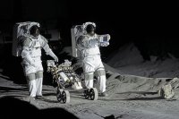Учени откриха защо обратната страна на Луната е в пъти по-студена