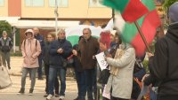 Жители на Елин Пелин протестираха срещу плануваното застрояване на коритото на река Габра