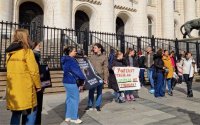 Протест пред Съдебната палата в София срещу насилието над деца