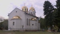100-годишната църква в Звездица посреща празника си с обновени куполи и покрив
