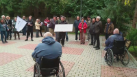 Протест на хора със специални потребности в Пловдив срещу нов регламент за шофьорските книжки