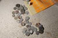 Задържаха иманяри и иззеха над 1000 предмета с вид на антични