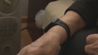 Умни гривни са в помощ на възрастни хора в Кюстендил