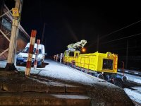 Служители на НКЖИ вместо да работят... крадат ябълки