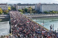 С отделни масови прояви управляващи и опозиция в Унгария отбелязаха националния празник
